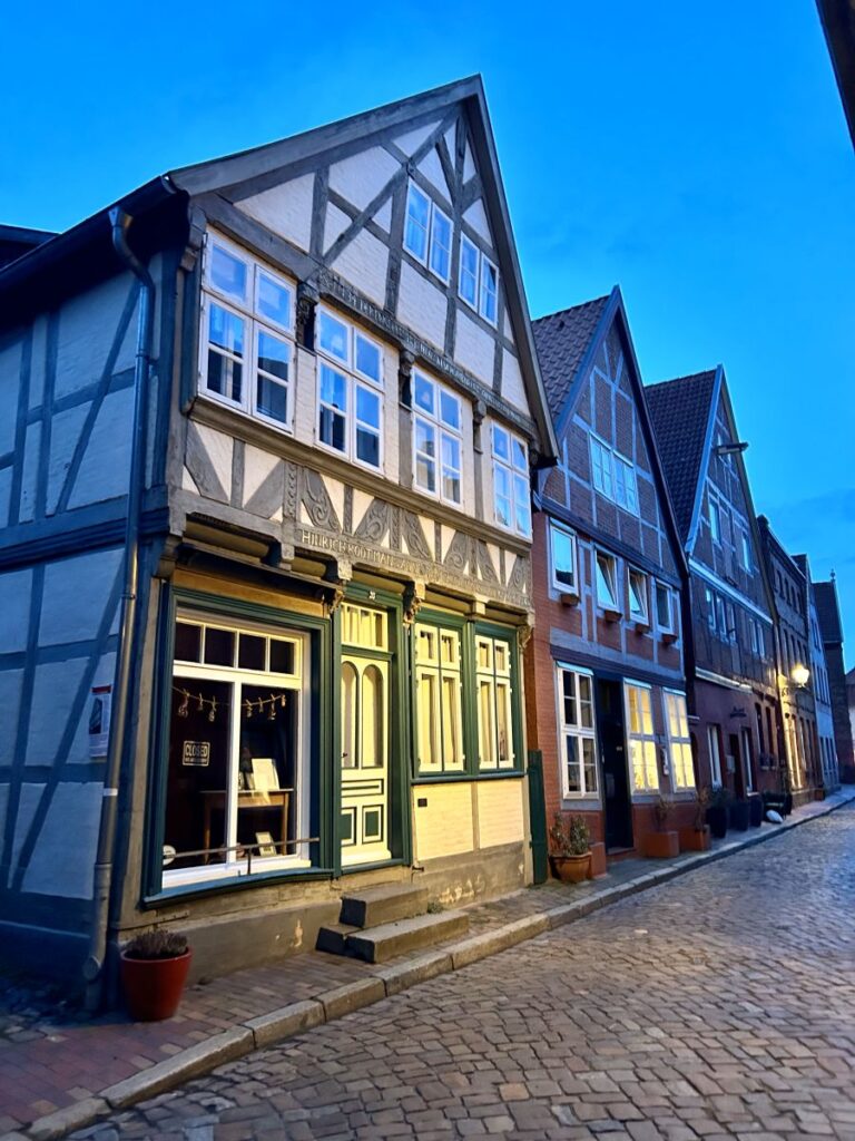 Straße in Lauenburg mit Fachwerkhäusern